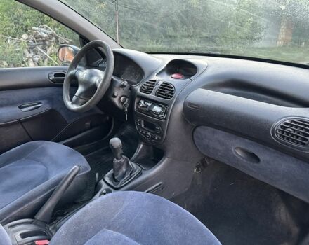 Синій Пежо 206, об'ємом двигуна 1.4 л та пробігом 200 тис. км за 1050 $, фото 15 на Automoto.ua