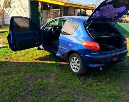 Синий Пежо 206, объемом двигателя 1.1 л и пробегом 315 тыс. км за 2200 $, фото 3 на Automoto.ua
