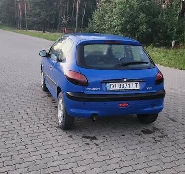 Синий Пежо 206, объемом двигателя 1.1 л и пробегом 240 тыс. км за 2500 $, фото 1 на Automoto.ua