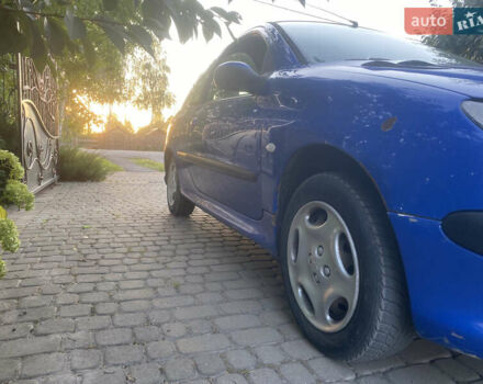 Синий Пежо 206, объемом двигателя 1.1 л и пробегом 205 тыс. км за 2100 $, фото 4 на Automoto.ua