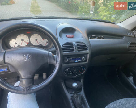Синий Пежо 206, объемом двигателя 1.1 л и пробегом 250 тыс. км за 2100 $, фото 5 на Automoto.ua