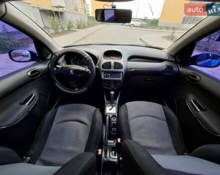 Синій Пежо 206, об'ємом двигуна 1.36 л та пробігом 226 тис. км за 3000 $, фото 16 на Automoto.ua