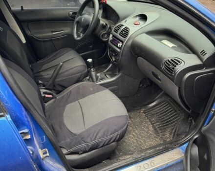 Синий Пежо 206, объемом двигателя 1.4 л и пробегом 197 тыс. км за 2200 $, фото 5 на Automoto.ua