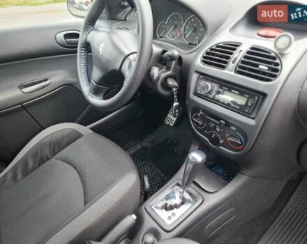 Синий Пежо 206, объемом двигателя 1.36 л и пробегом 153 тыс. км за 4400 $, фото 1 на Automoto.ua