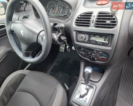 Синий Пежо 206, объемом двигателя 1.36 л и пробегом 153 тыс. км за 4400 $, фото 11 на Automoto.ua