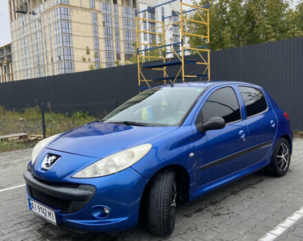Синий Пежо 206, объемом двигателя 1.36 л и пробегом 197 тыс. км за 3800 $, фото 1 на Automoto.ua