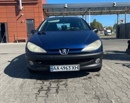 Синий Пежо 206, объемом двигателя 1.36 л и пробегом 208 тыс. км за 3100 $, фото 1 на Automoto.ua