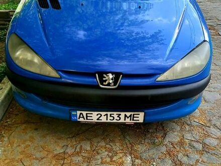 Синий Пежо 206, объемом двигателя 1.4 л и пробегом 295 тыс. км за 2100 $, фото 1 на Automoto.ua