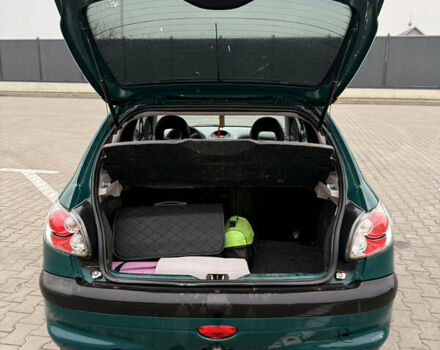 Зелений Пежо 206, об'ємом двигуна 1.4 л та пробігом 239 тис. км за 2300 $, фото 4 на Automoto.ua