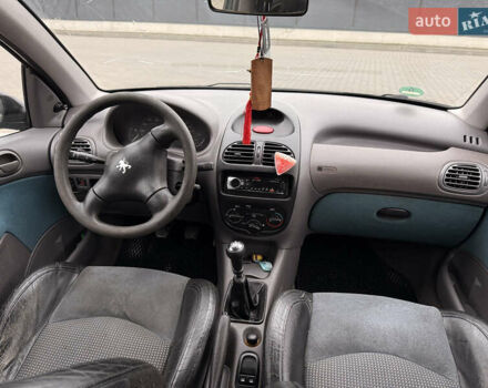 Зелений Пежо 206, об'ємом двигуна 1.4 л та пробігом 239 тис. км за 2300 $, фото 7 на Automoto.ua