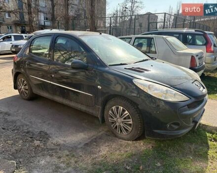 Зелений Пежо 206, об'ємом двигуна 1.36 л та пробігом 194 тис. км за 2500 $, фото 5 на Automoto.ua