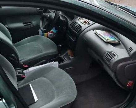 Зелений Пежо 206, об'ємом двигуна 1.36 л та пробігом 370 тис. км за 3000 $, фото 4 на Automoto.ua