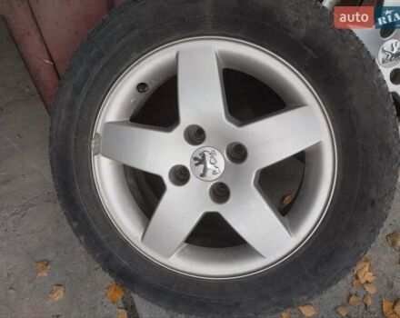 Зелений Пежо 206, об'ємом двигуна 1.36 л та пробігом 200 тис. км за 3300 $, фото 6 на Automoto.ua