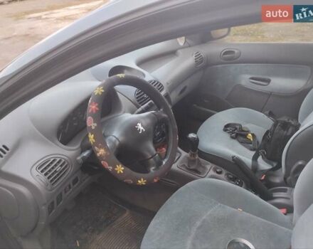 Зелений Пежо 206, об'ємом двигуна 1.36 л та пробігом 200 тис. км за 3300 $, фото 2 на Automoto.ua