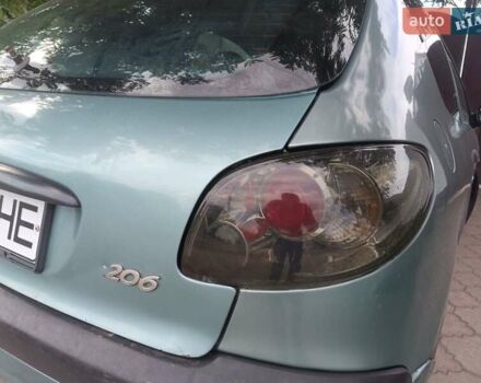 Зеленый Пежо 206, объемом двигателя 1.12 л и пробегом 280 тыс. км за 2800 $, фото 2 на Automoto.ua