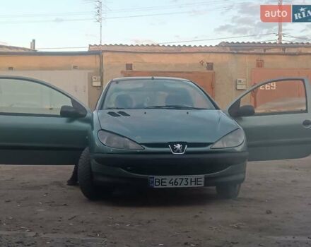 Зеленый Пежо 206, объемом двигателя 1.12 л и пробегом 280 тыс. км за 2800 $, фото 1 на Automoto.ua