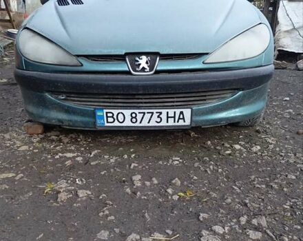 Зеленый Пежо 206, объемом двигателя 1.1 л и пробегом 250 тыс. км за 1800 $, фото 1 на Automoto.ua