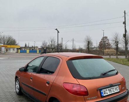 Помаранчевий Пежо 206, об'ємом двигуна 1.36 л та пробігом 143 тис. км за 2000 $, фото 3 на Automoto.ua