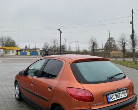 Помаранчевий Пежо 206, об'ємом двигуна 1.4 л та пробігом 143 тис. км за 2000 $, фото 3 на Automoto.ua