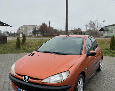 Помаранчевий Пежо 206, об'ємом двигуна 1.36 л та пробігом 143 тис. км за 2000 $, фото 4 на Automoto.ua
