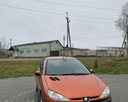 Помаранчевий Пежо 206, об'ємом двигуна 1.4 л та пробігом 143 тис. км за 2000 $, фото 1 на Automoto.ua