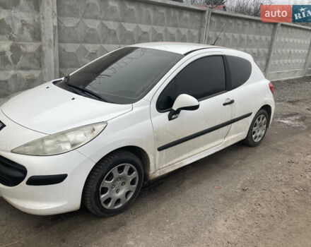 Белый Пежо 207, объемом двигателя 1.4 л и пробегом 135 тыс. км за 2250 $, фото 1 на Automoto.ua