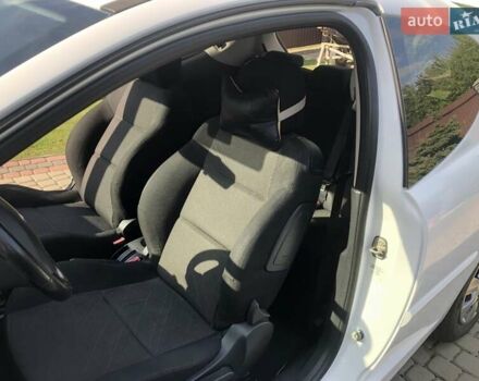 Білий Пежо 207, об'ємом двигуна 1.6 л та пробігом 186 тис. км за 4200 $, фото 11 на Automoto.ua