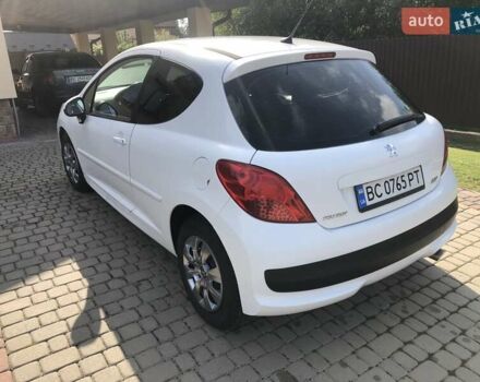 Білий Пежо 207, об'ємом двигуна 1.6 л та пробігом 186 тис. км за 4200 $, фото 5 на Automoto.ua