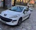Белый Пежо 207, объемом двигателя 1.4 л и пробегом 242 тыс. км за 2700 $, фото 1 на Automoto.ua