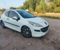 Белый Пежо 207, объемом двигателя 1.36 л и пробегом 179 тыс. км за 3350 $, фото 1 на Automoto.ua