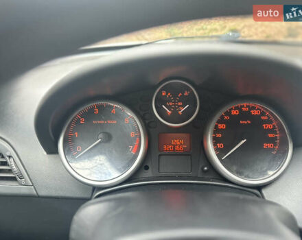 Белый Пежо 207, объемом двигателя 1.36 л и пробегом 320 тыс. км за 3800 $, фото 7 на Automoto.ua