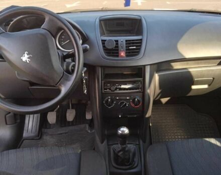 Белый Пежо 207, объемом двигателя 1.4 л и пробегом 160 тыс. км за 4500 $, фото 3 на Automoto.ua