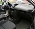 Белый Пежо 207, объемом двигателя 1.4 л и пробегом 205 тыс. км за 3500 $, фото 16 на Automoto.ua
