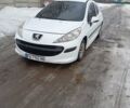 Белый Пежо 207, объемом двигателя 1.36 л и пробегом 445 тыс. км за 2700 $, фото 1 на Automoto.ua