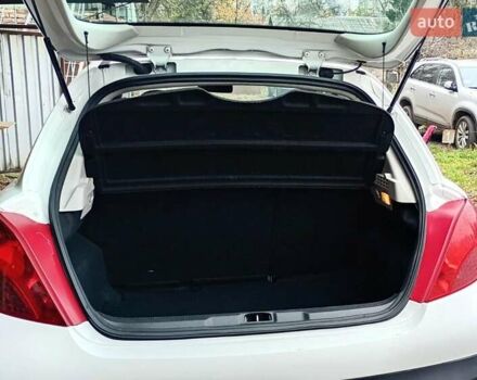 Белый Пежо 207, объемом двигателя 1.4 л и пробегом 205 тыс. км за 3500 $, фото 18 на Automoto.ua