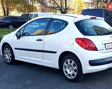 Белый Пежо 207, объемом двигателя 1.4 л и пробегом 205 тыс. км за 3500 $, фото 4 на Automoto.ua