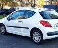 Белый Пежо 207, объемом двигателя 1.4 л и пробегом 205 тыс. км за 3500 $, фото 4 на Automoto.ua