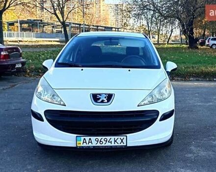 Белый Пежо 207, объемом двигателя 1.4 л и пробегом 205 тыс. км за 3500 $, фото 1 на Automoto.ua