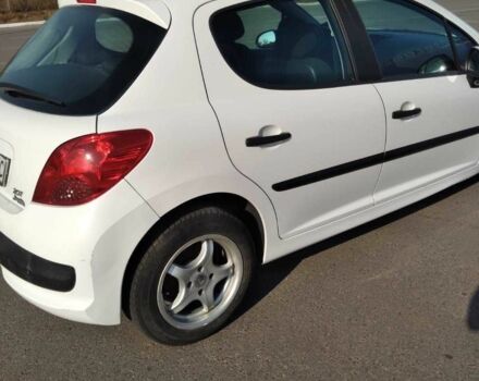 Белый Пежо 207, объемом двигателя 1.4 л и пробегом 160 тыс. км за 4500 $, фото 8 на Automoto.ua