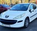 Белый Пежо 207, объемом двигателя 1.4 л и пробегом 205 тыс. км за 3500 $, фото 1 на Automoto.ua