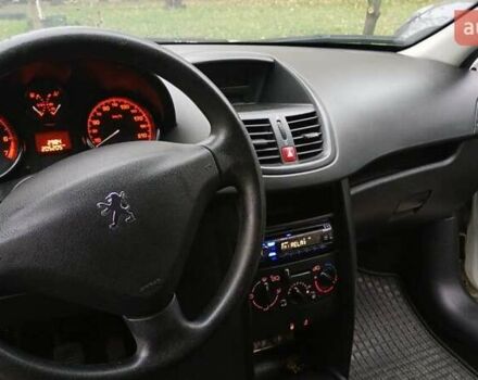 Белый Пежо 207, объемом двигателя 1.4 л и пробегом 205 тыс. км за 3500 $, фото 14 на Automoto.ua