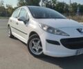 Белый Пежо 207, объемом двигателя 1.4 л и пробегом 160 тыс. км за 4500 $, фото 6 на Automoto.ua