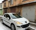 Белый Пежо 207, объемом двигателя 1.4 л и пробегом 299 тыс. км за 3000 $, фото 1 на Automoto.ua