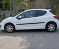 Пежо 207 2009 в Киеве на Automoto.ua Белый Пежо 207, объемом двигателя 1.4 л и пробегом 163 тыс. км за 4200 $, фото 5 на Automoto.ua