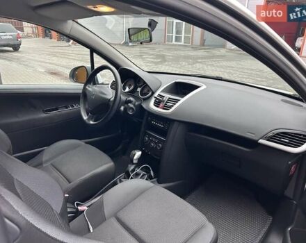 Белый Пежо 207, объемом двигателя 1.36 л и пробегом 164 тыс. км за 4700 $, фото 13 на Automoto.ua