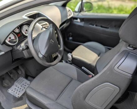 Пежо 207 2009 в Киеве на Automoto.ua Белый Пежо 207, объемом двигателя 1.4 л и пробегом 163 тыс. км за 4200 $, фото 8 на Automoto.ua