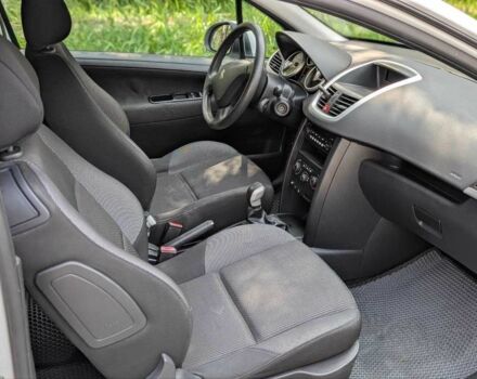 Пежо 207 2009 в Киеве на Automoto.ua Белый Пежо 207, объемом двигателя 1.4 л и пробегом 163 тыс. км за 4200 $, фото 9 на Automoto.ua