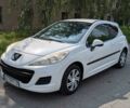 Пежо 207 2009 в Киеве на Automoto.ua Белый Пежо 207, объемом двигателя 1.4 л и пробегом 163 тыс. км за 4200 $, фото 1 на Automoto.ua