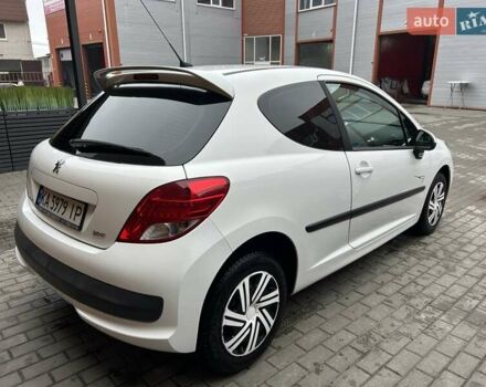 Белый Пежо 207, объемом двигателя 1.36 л и пробегом 164 тыс. км за 4700 $, фото 5 на Automoto.ua