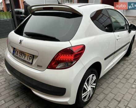 Белый Пежо 207, объемом двигателя 1.36 л и пробегом 164 тыс. км за 4700 $, фото 6 на Automoto.ua